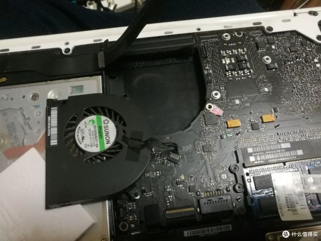 600块钱的MACBOOK7.1开箱(带吸入式刻录机)