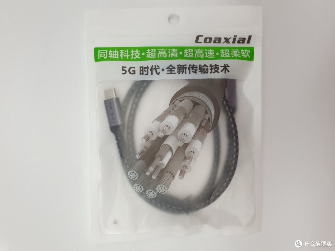 未来已来!同轴科技Coaxial USB4全功能弯头数据线体验