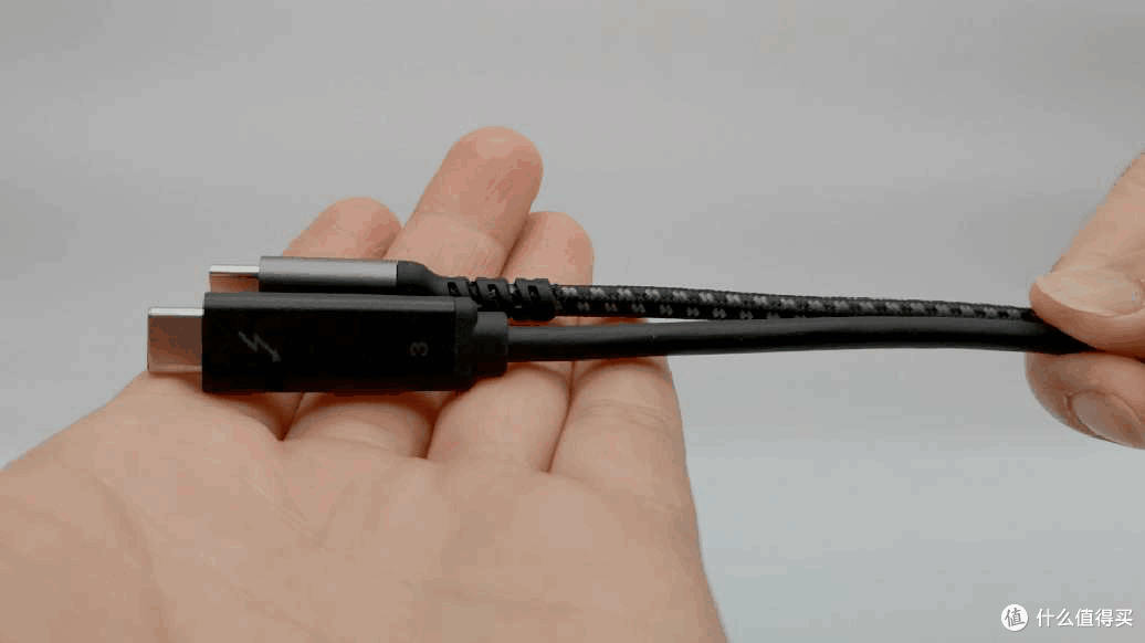 未来已来!同轴科技Coaxial USB4全功能弯头数据线体验