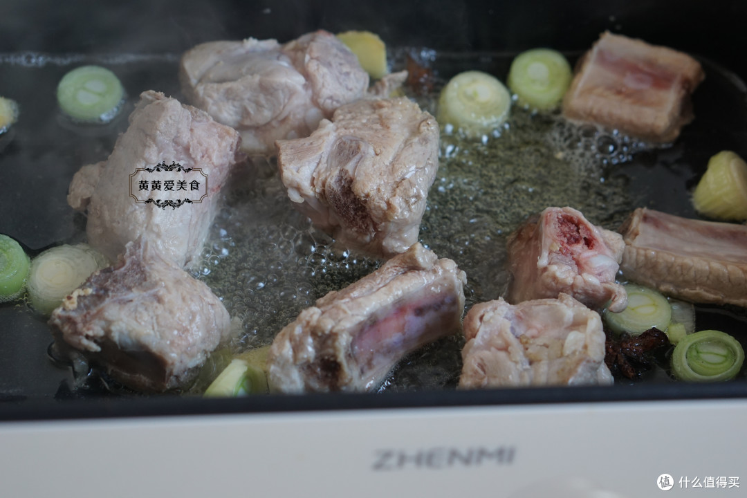 立冬后,我家常吃这炖菜,三种食材煮一锅,汤浓肉香真解馋