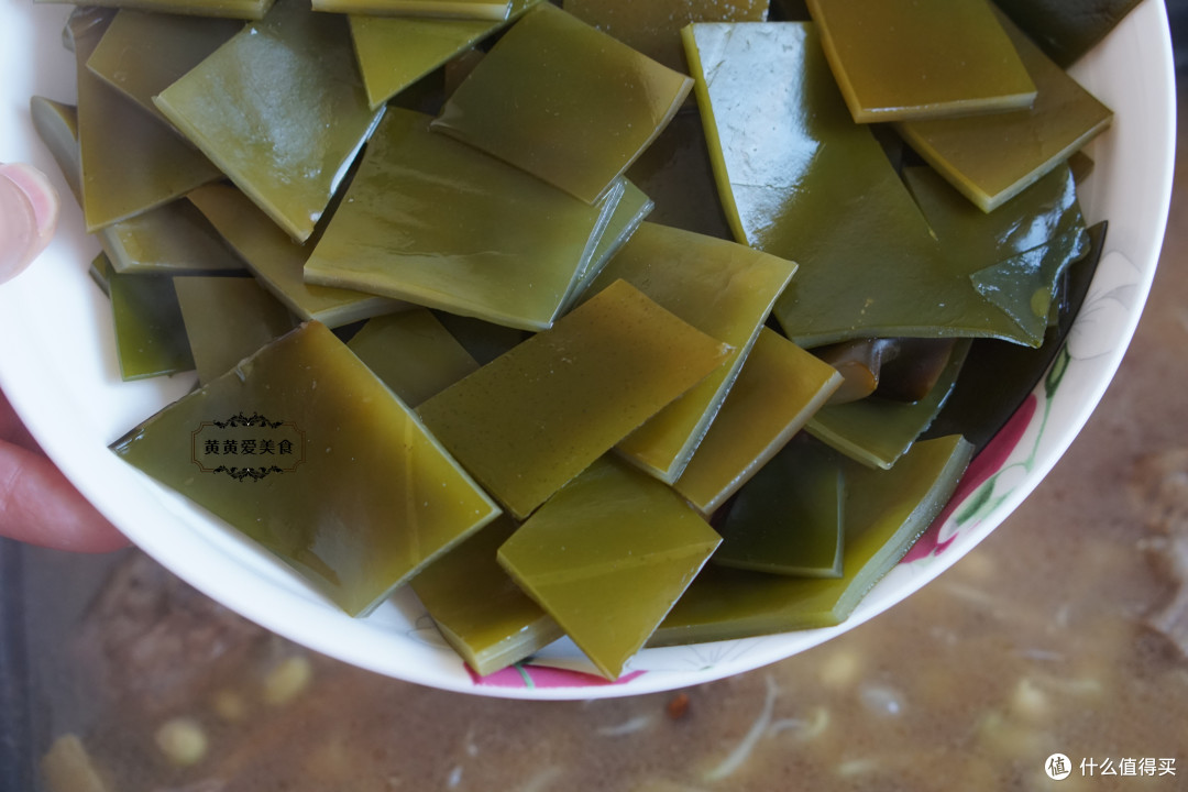 立冬后,我家常吃这炖菜,三种食材煮一锅,汤浓肉香真解馋