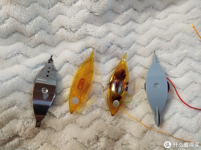 第一次看到梭编蕾丝是在多年前毛线球书上,用小小的梭子尽然能编织出