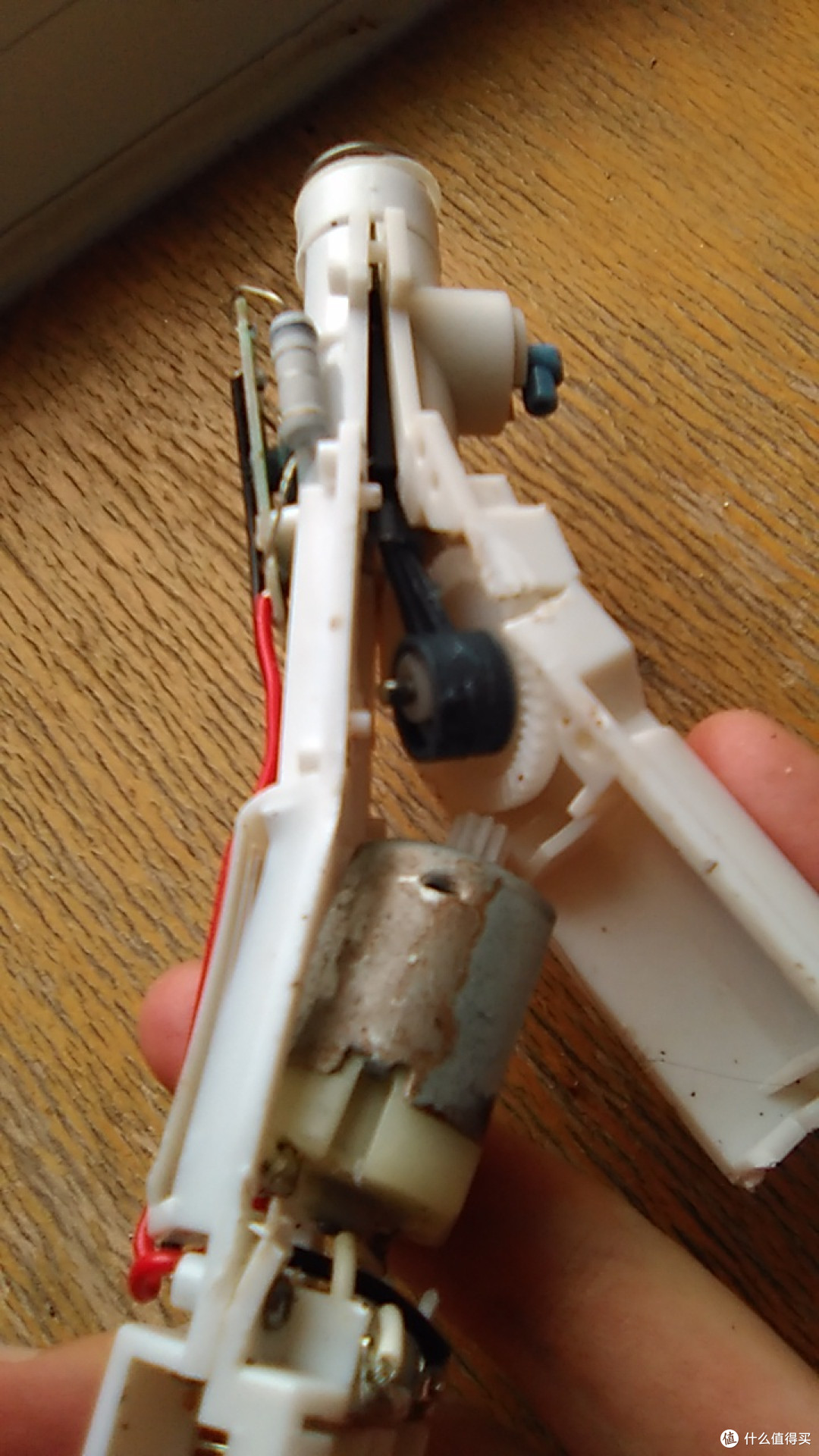 用2分弯头改38元冲牙器喷射角度,因已生锈失败索性拆机,顺便猜Oclean W1隔膜泵冲牙器原理