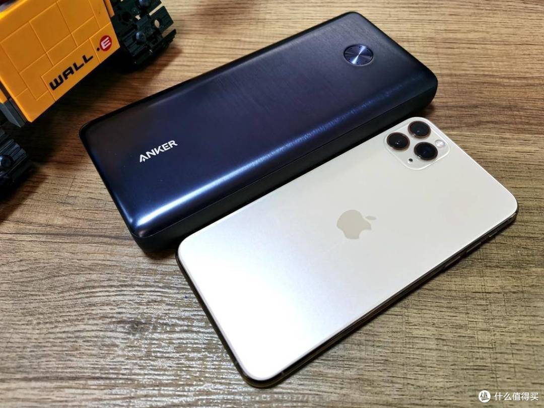 挑战极限的充电航母,Anker 25600mAh大容量60W快充充电宝