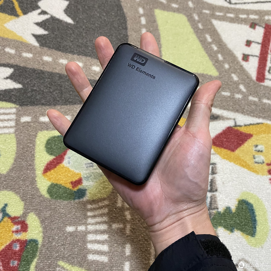 速度快容量大!巴掌大小的WD Elements 4T USB3.0移动硬盘