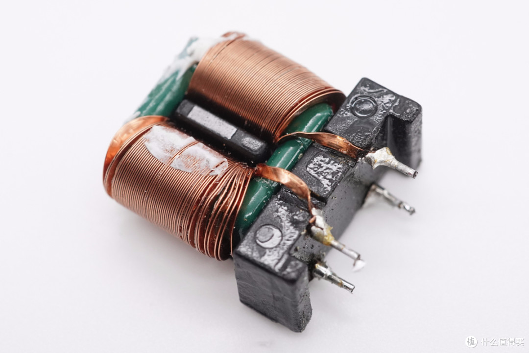 拆解报告：联想90W双USB-C口氮化镓快充充电器