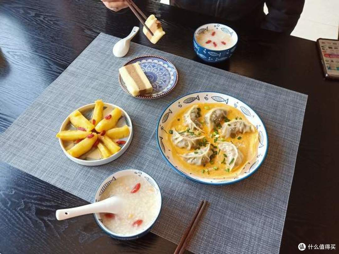 老两口的浪漫早餐,天天晒朋友圈,网友:羡慕,这才是真正的生活