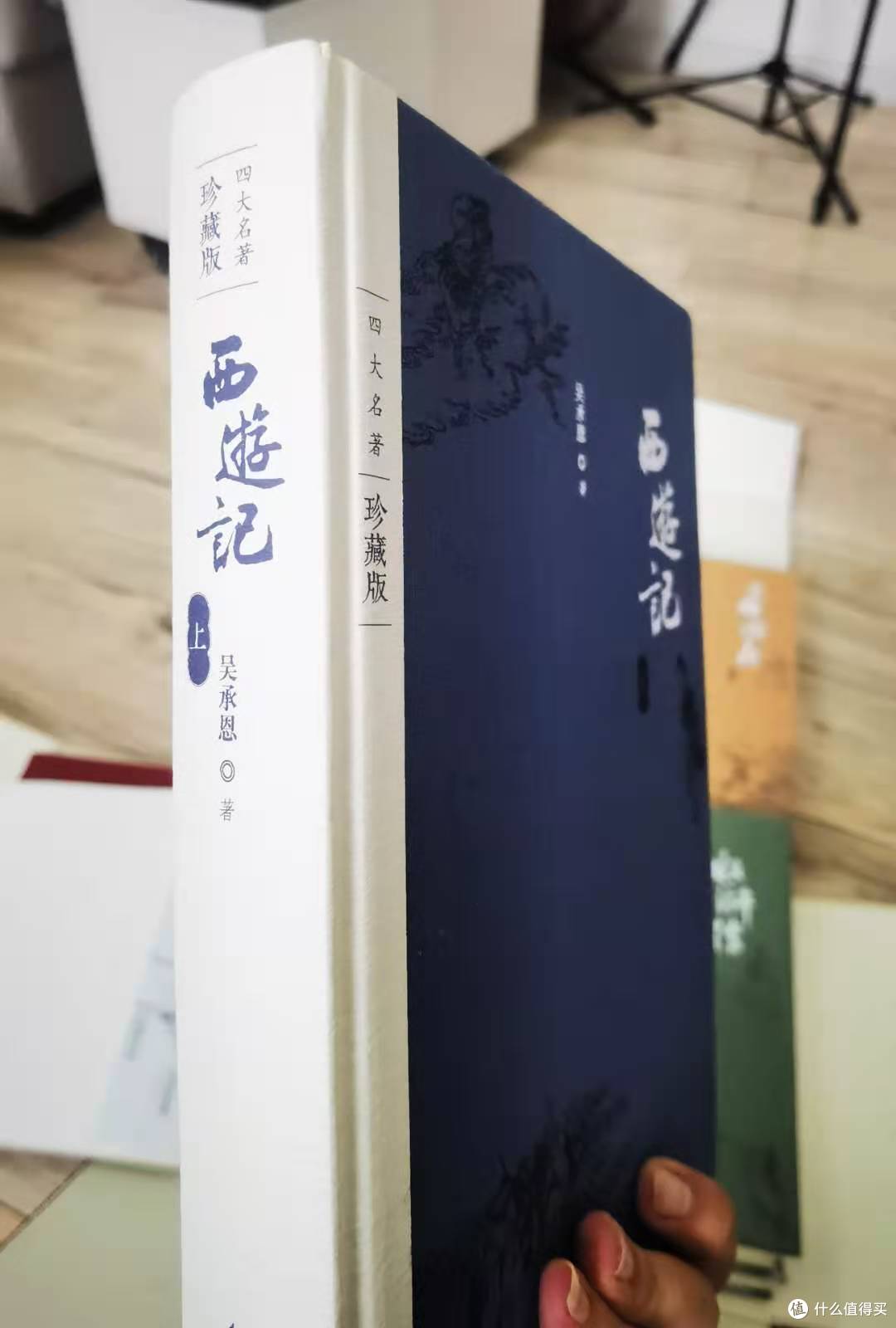 布质封面,白色书脊,是我喜欢的风格
