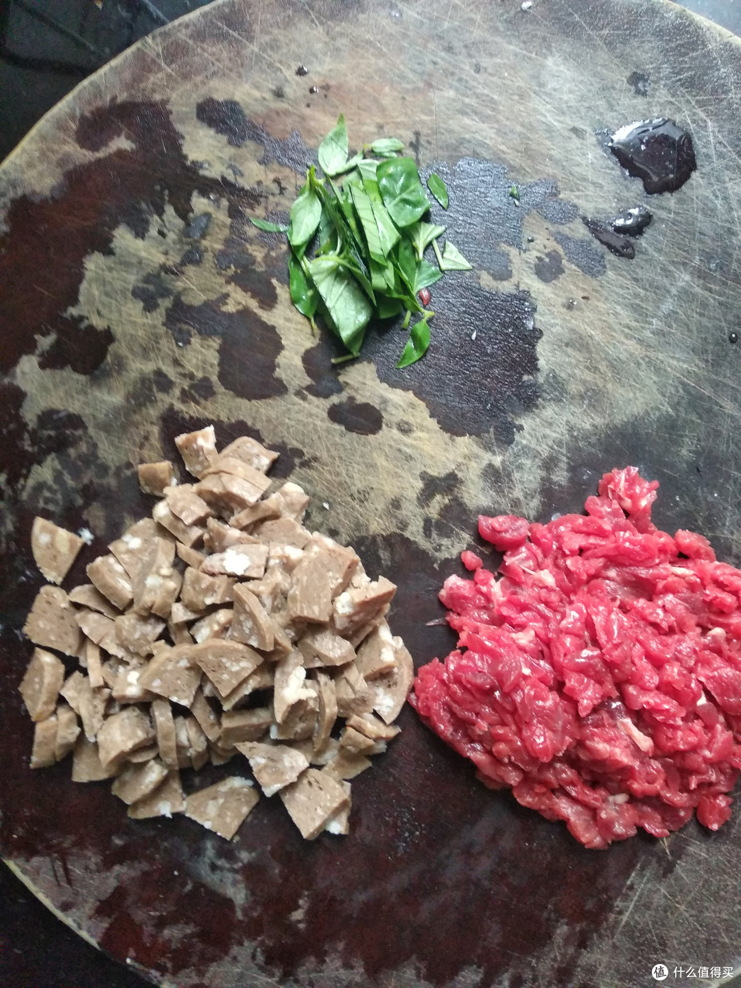 牛肉,牛丸,叶子都要切碎备用