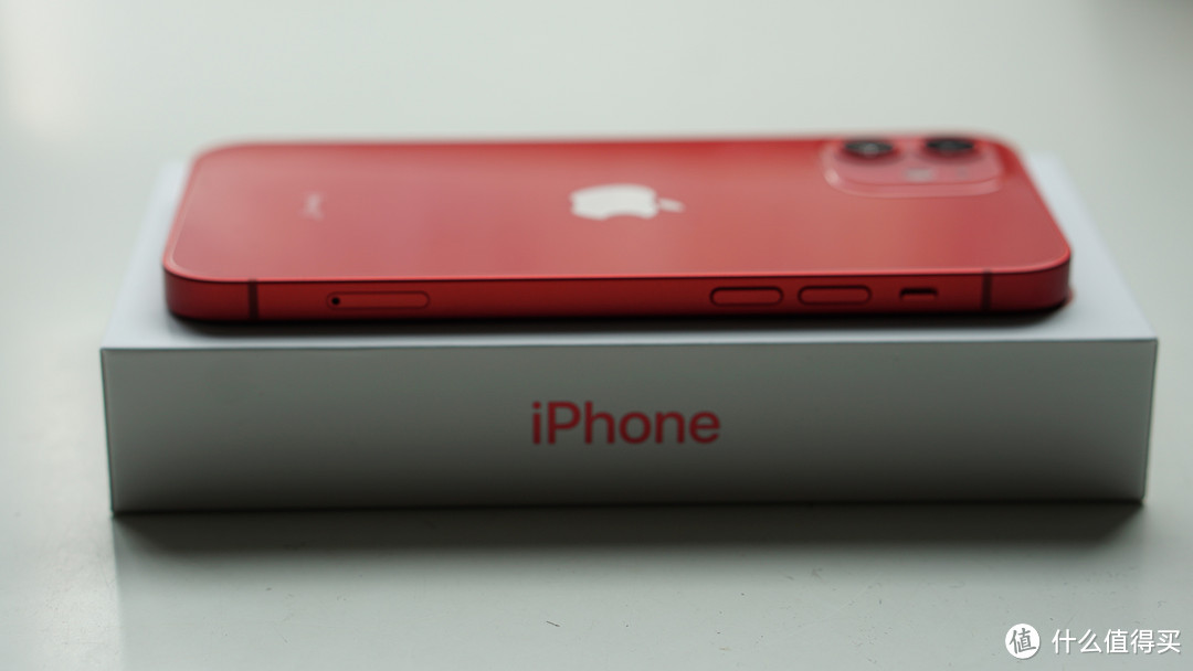 虽迟但到，不多见的红色版本iphone12开箱