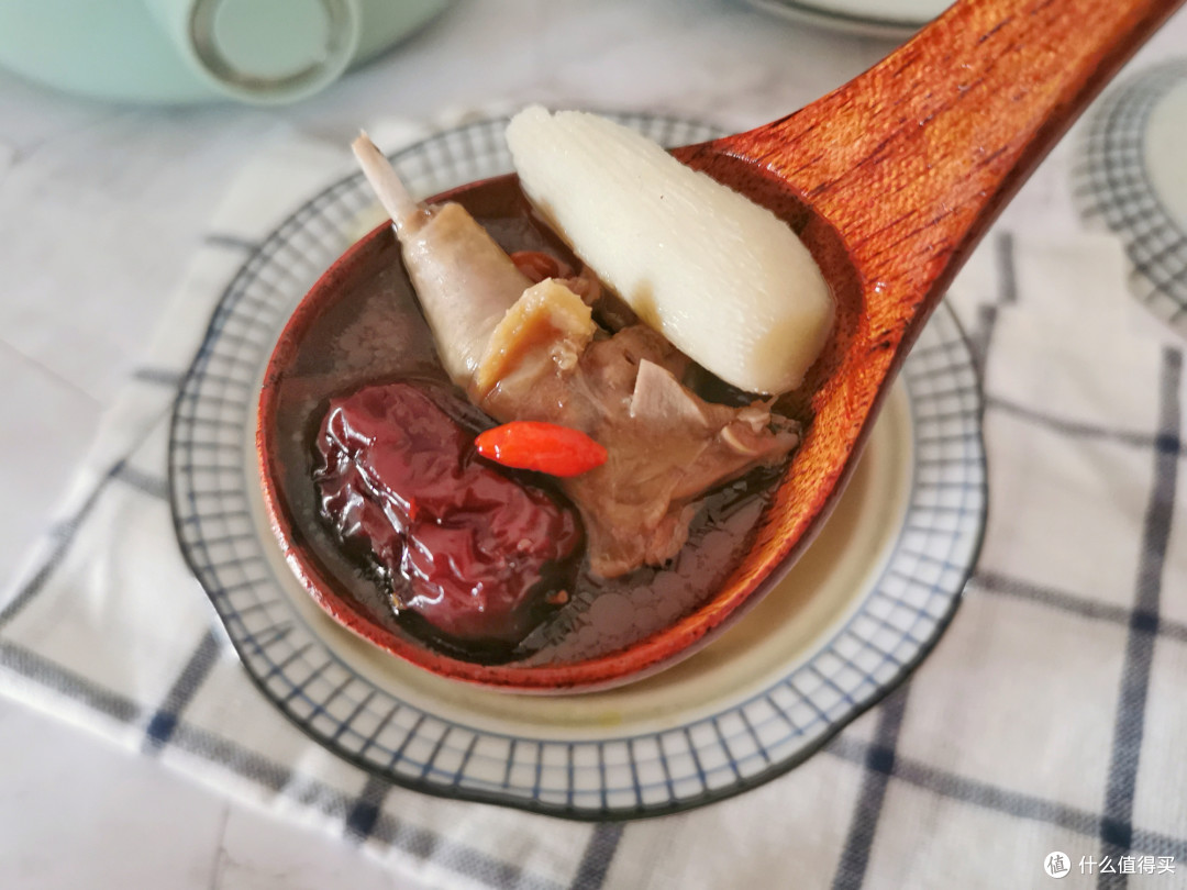 一鸽胜九鸡,天冷多喝鸽子汤,这样炖汤鲜美味无腥味,营养滋补