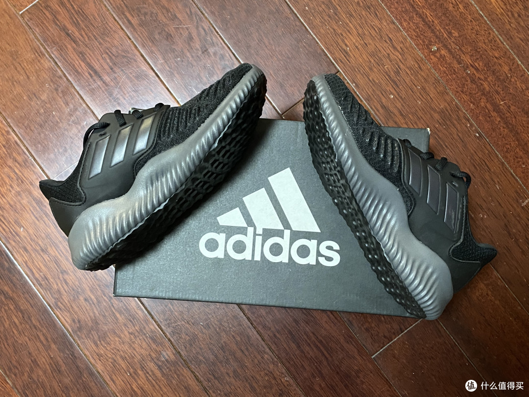 黑头黑脑不怕脏的adidas alphabounce
