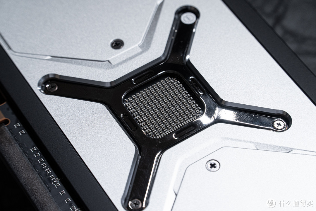 AMD刚灭了酷睿的门又想抄Geforce的家？初探 镭龙 RX6800系列显卡