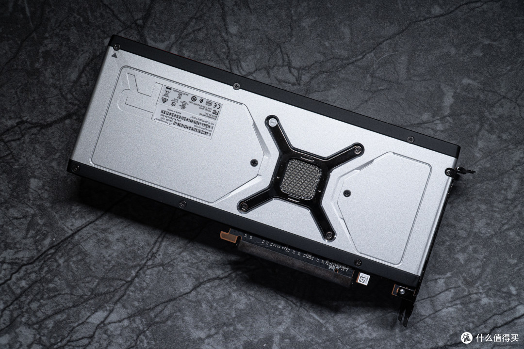 AMD刚灭了酷睿的门又想抄Geforce的家?初探 镭龙 RX6800系列显卡