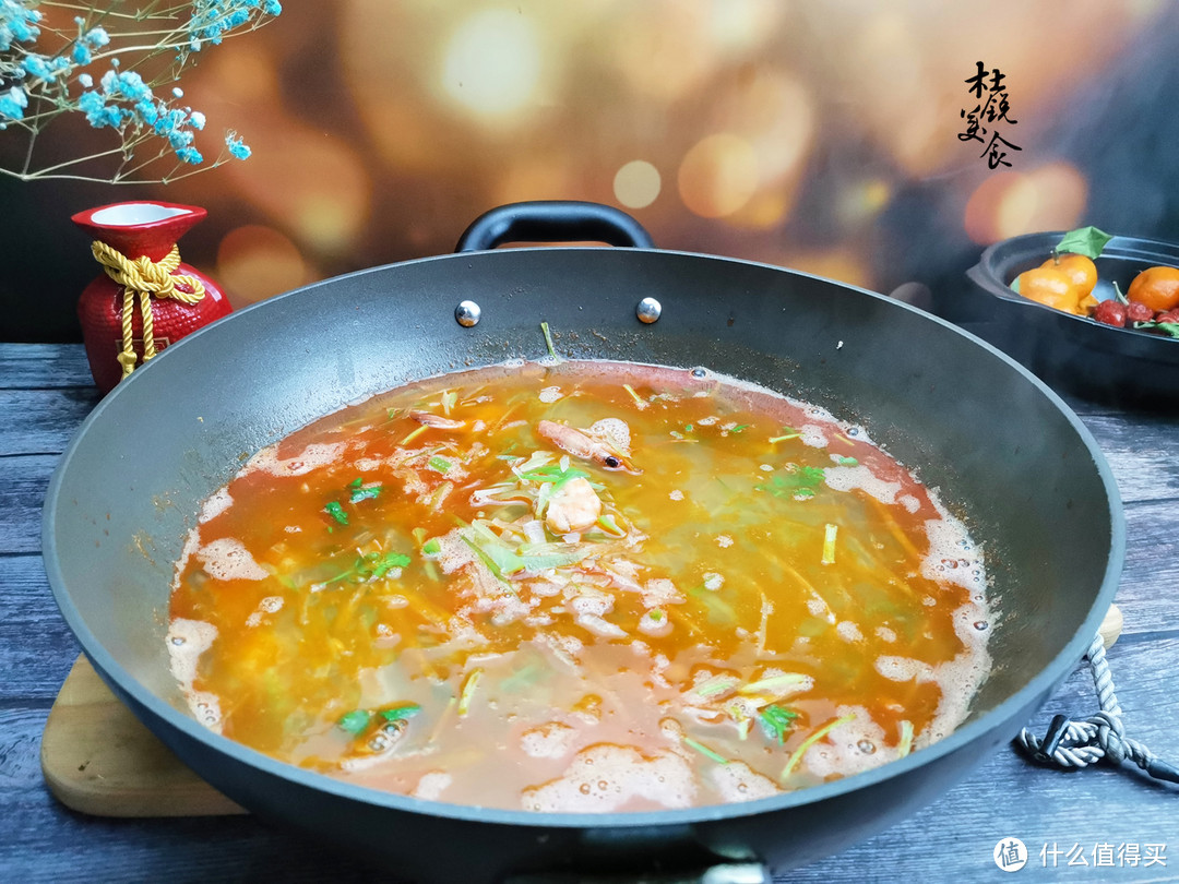 烧大虾,很多人第1步就做错,难怪烧出的汤不鲜还不出红油