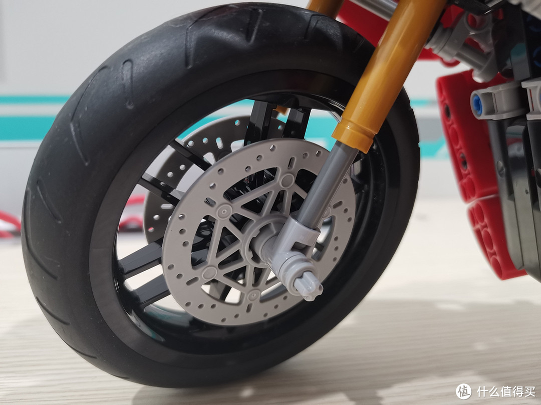 LEGO 机械组系列 42107杜卡迪 Panigale V4 R评测