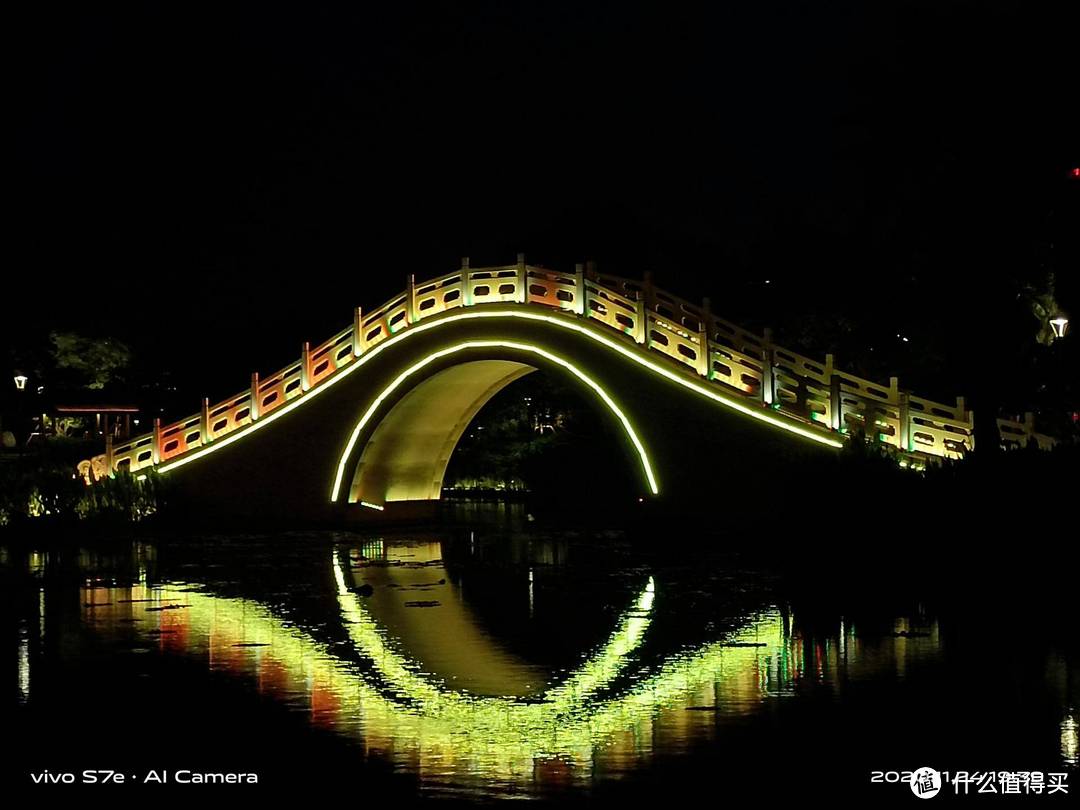 手机摄影：夜景之美，突破限制框架摄影或许收获更丰富