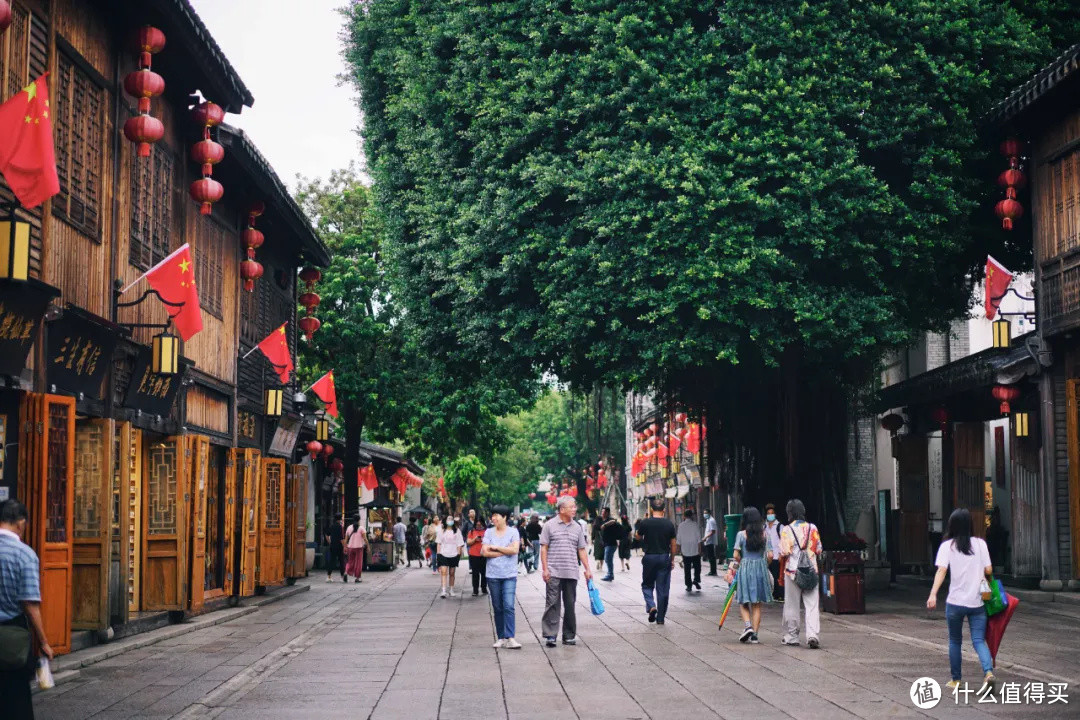 常年被压了一头的省会城市，明明好吃好玩又好住