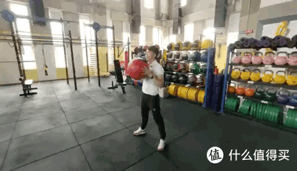 9个药球动作3套训练计划,总被忽视的药球训练究竟好不好?省去私教费,自己学会就能练!