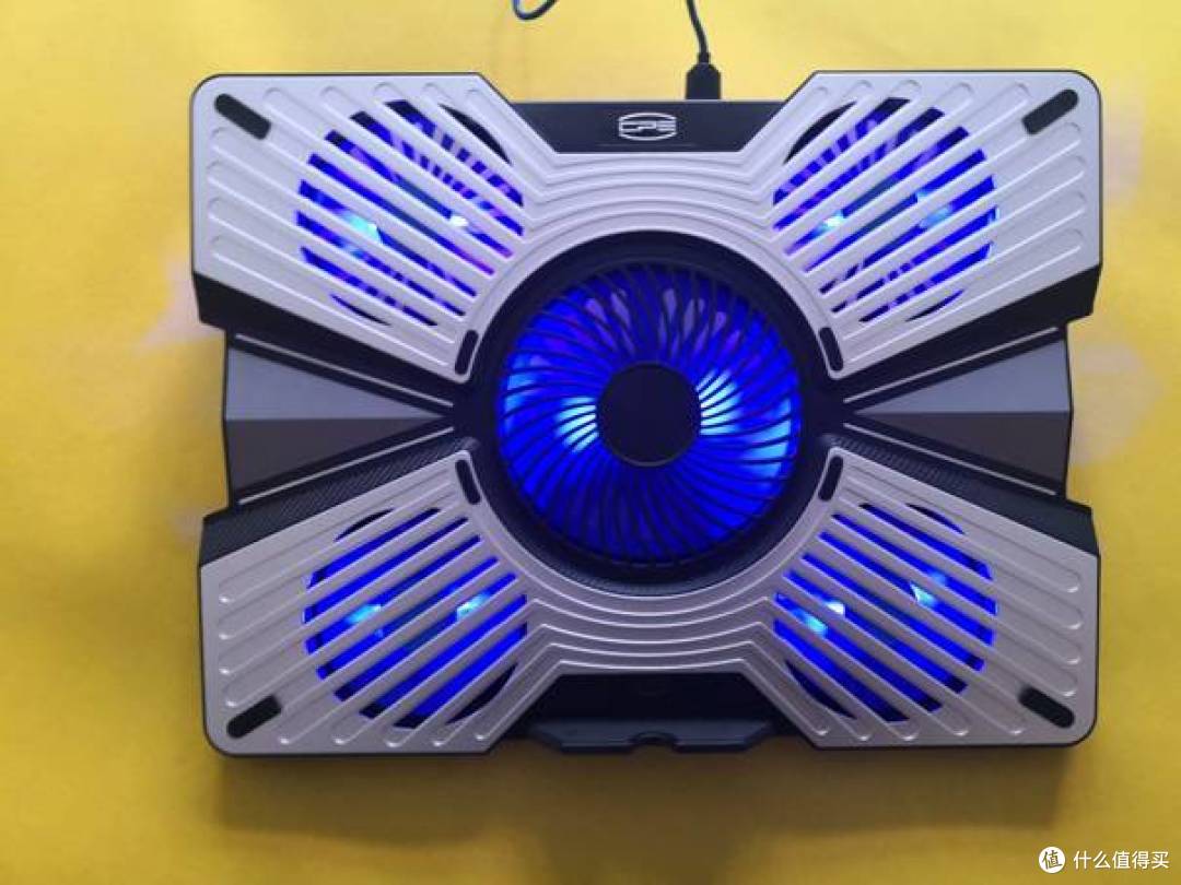 火爆游戏也要冷静对待-超频三冰斧PC-5RGB游戏笔记本散热器评测
