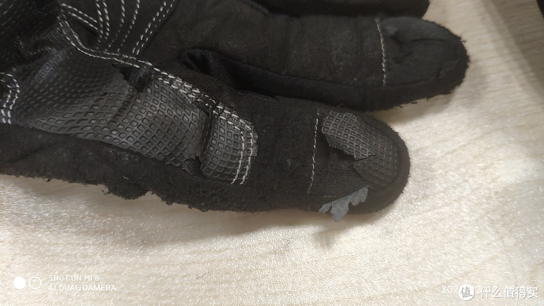 时隔九年,骑行手套有什么升级?同品牌同系列新老对比,晒赛羽MC15B和赛羽MC83