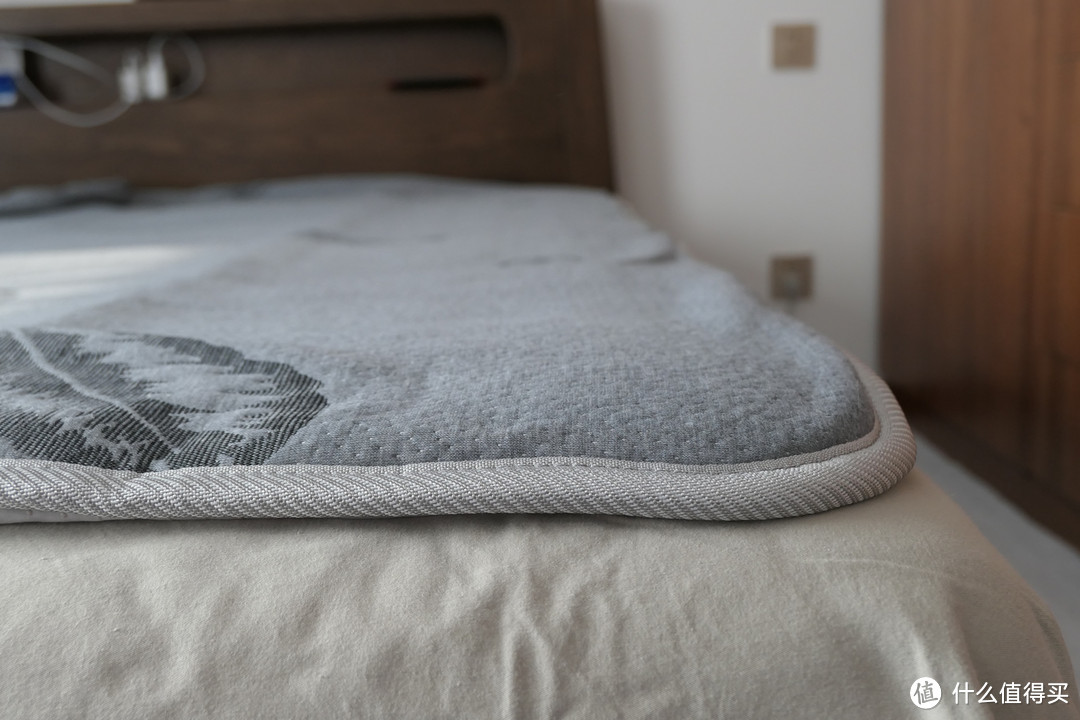 能除湿能暖床的过冬神器：美的电热水暖床垫让冬天不再冷冰冰，助你一觉到天明！