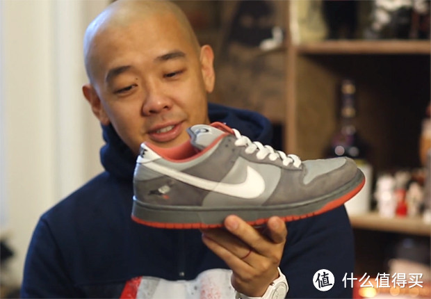 Jeff和自己的鞋，摘自SNEAKERNEWS，NIKE和Warren Lotas的事情我们还没来得及和值友们同步，给我们留点时间，会和大家聊聊的