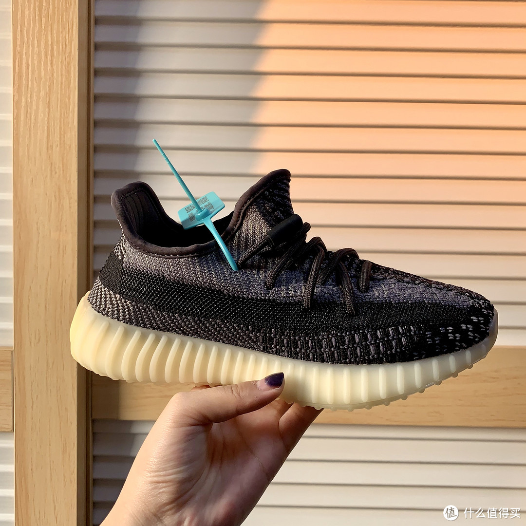 新鞋开箱——Adidas yeezy boost 350 V2 ‘carbon’黑芝麻