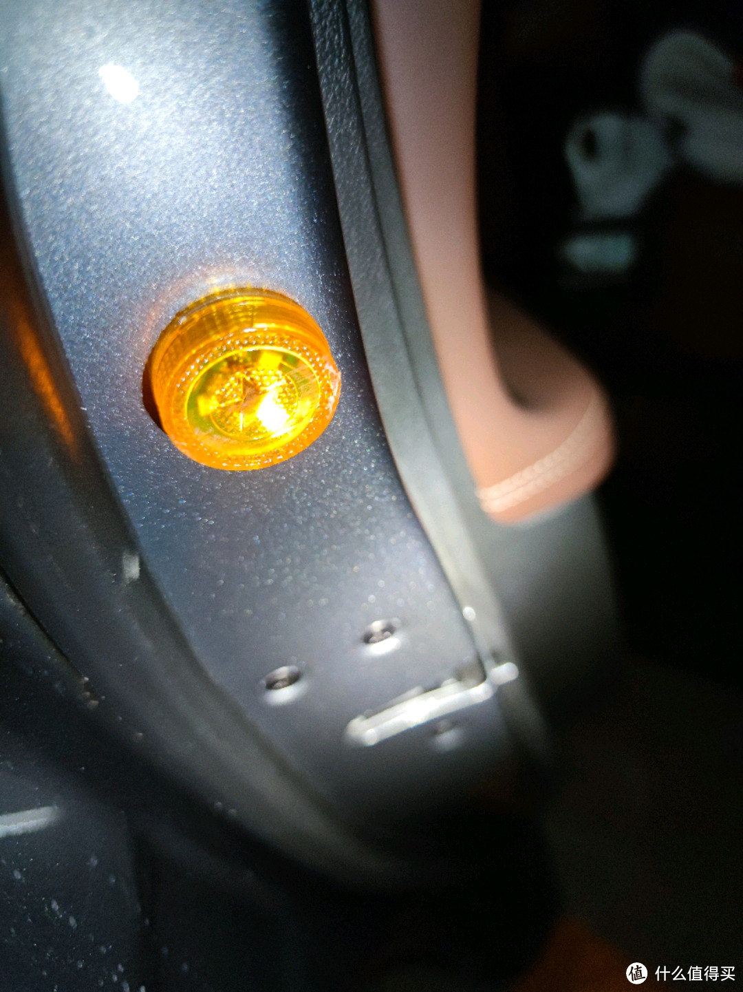 以昂科威为例，低配车无车门灯怎么加装开门警示灯