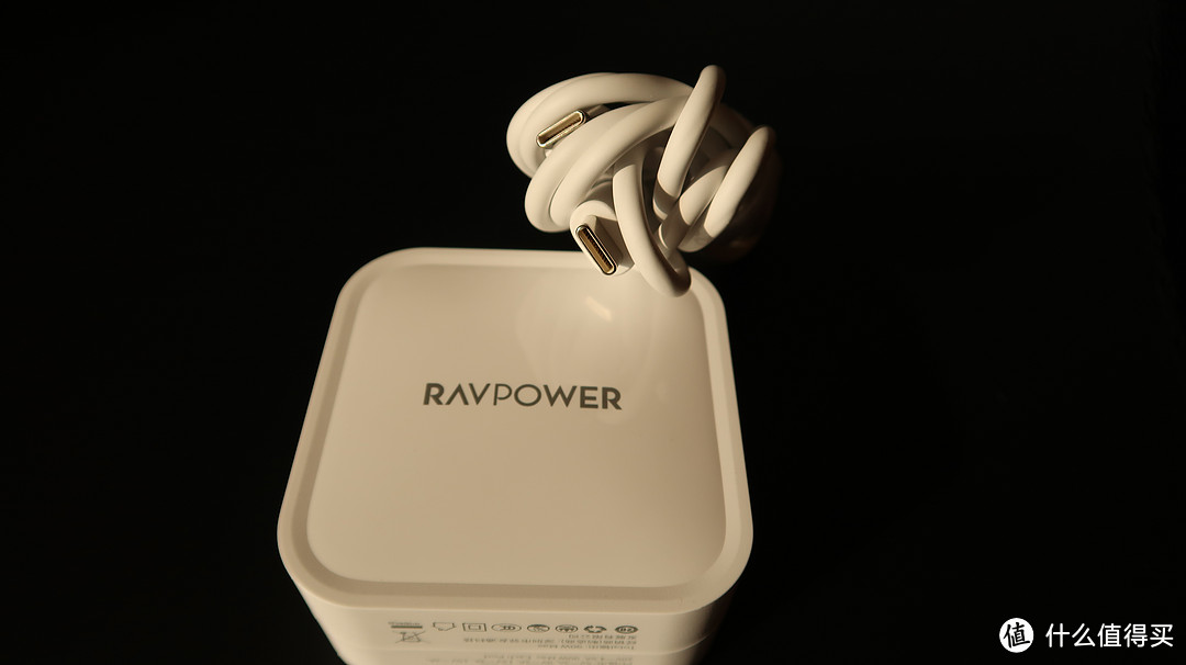 给iPhone 12 找到了一款优秀的充电器：RAVPower90W 双充快充器