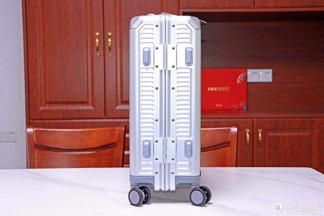 颜值高，细节拉满，功能实用的旅行箱——爱可乐 SHOGUN PLUS将军 20英寸 旅行箱