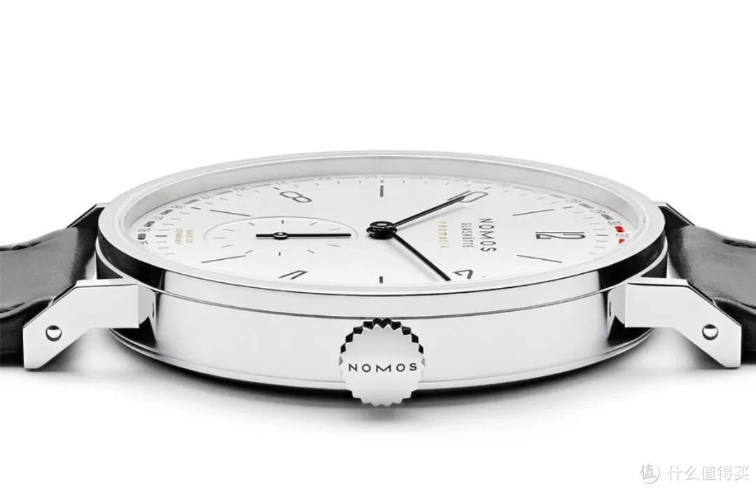  Tangente 180，表耳的折角干净利落，充满线条美学