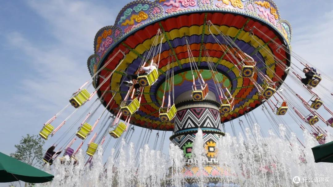 一个是位于成都主城区的欢乐谷,一个是温江的国色天香,还有一个是绵阳