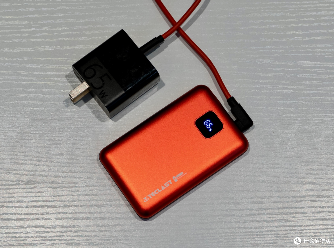 给iPhone12找个出差好伴侣-全能快充充电宝分享