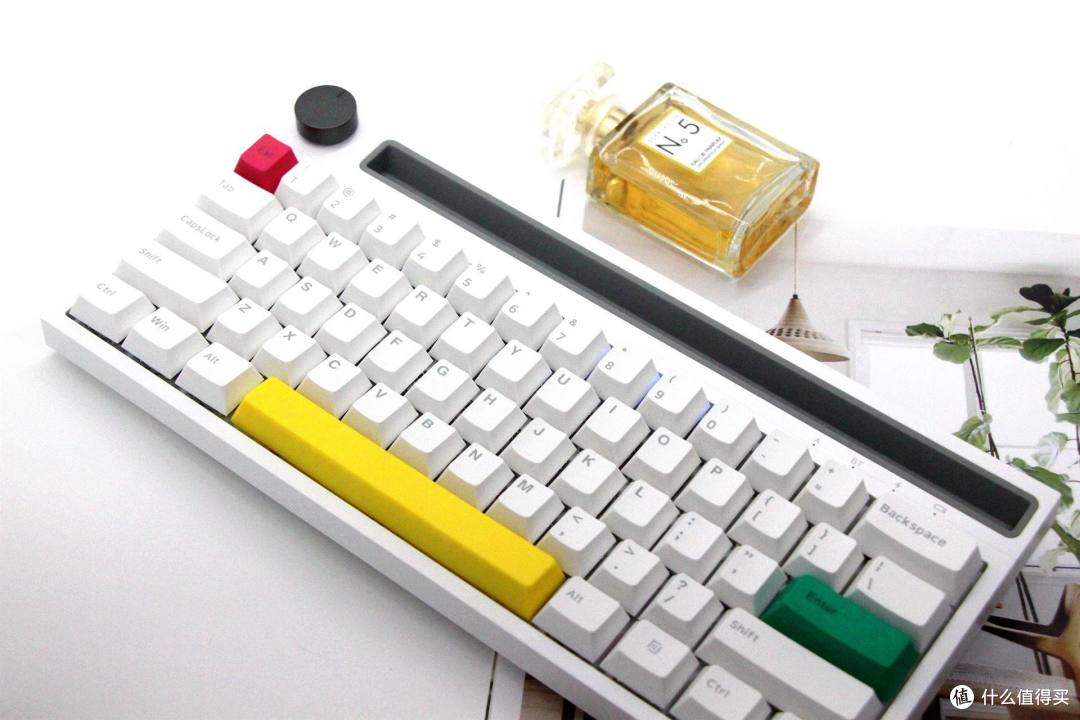 音量旋钮加持,小众又精致:黑爵K620T无线机械键盘体验