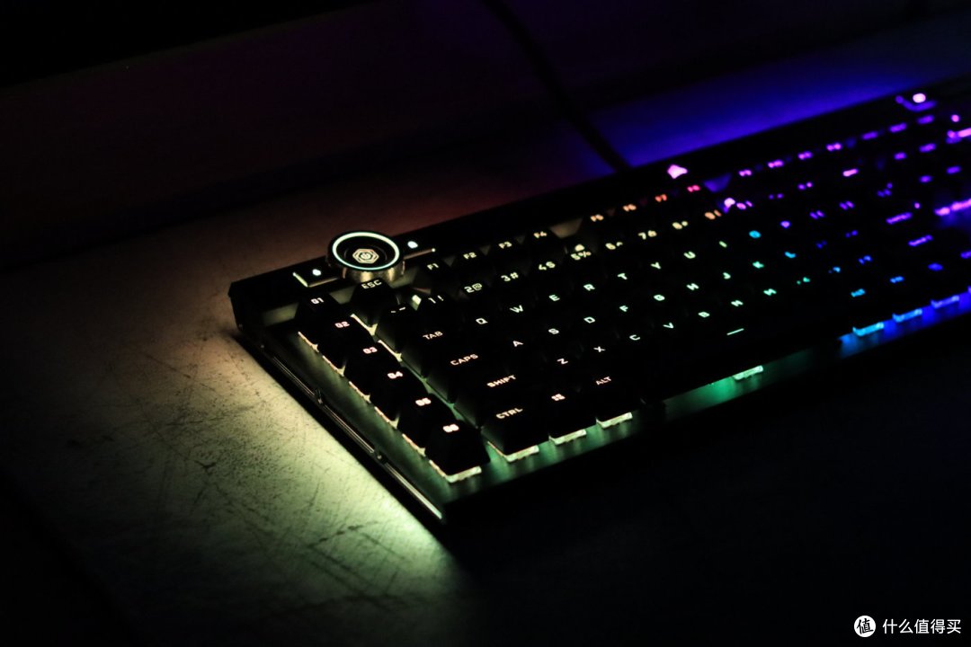 极速响应 环绕绚丽 - 海盗船K100RGB OPX光轴机械键盘 开箱评测