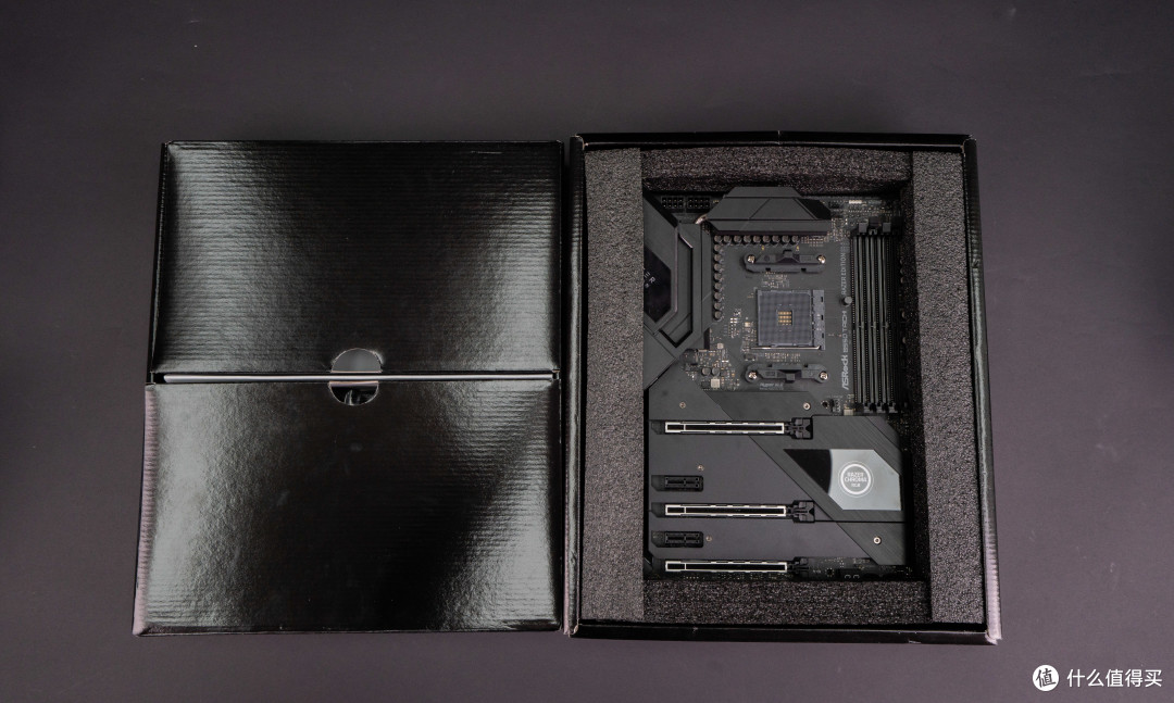 B550还是猛!华擎B550 Taichi Razer 开箱拆解