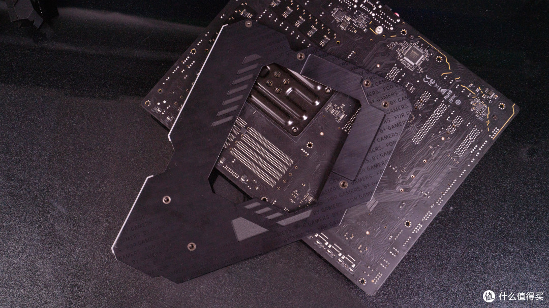B550还是猛!华擎B550 Taichi Razer 开箱拆解