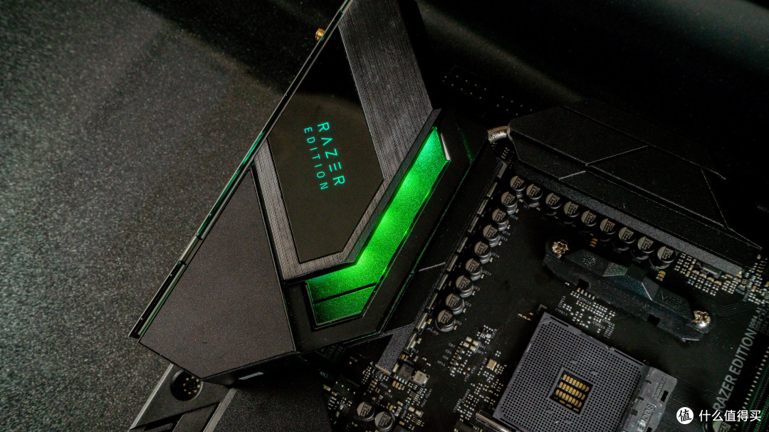 B550还是猛!华擎B550 Taichi Razer 开箱拆解