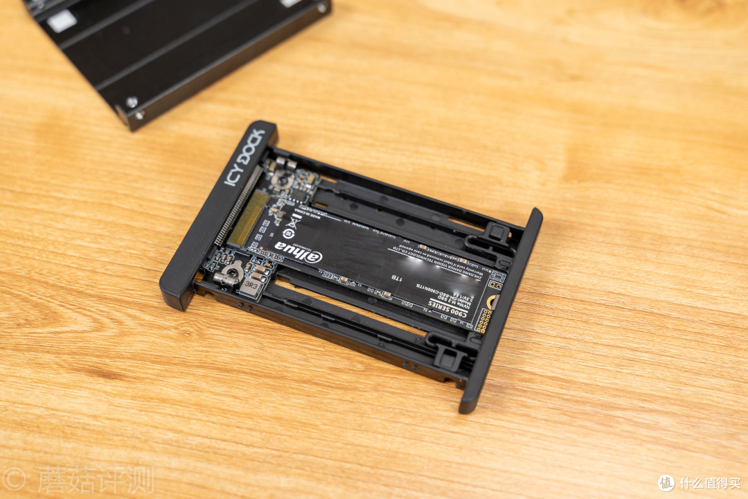 想要体验U.2固态,你可能需要一个它、ICY DOCK U.2转USB 3.2转接器 评测