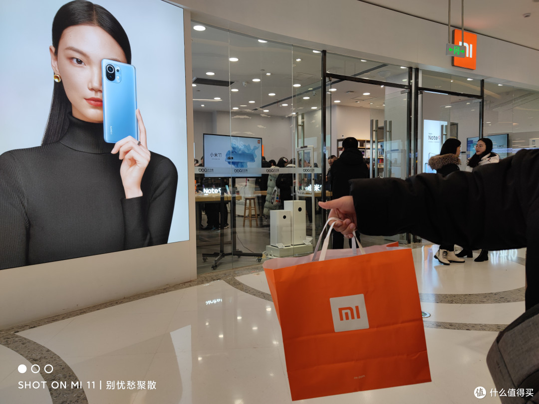 元旦从小米之家拿到的 MI 小米 11 轻测 2021你环保了吗?