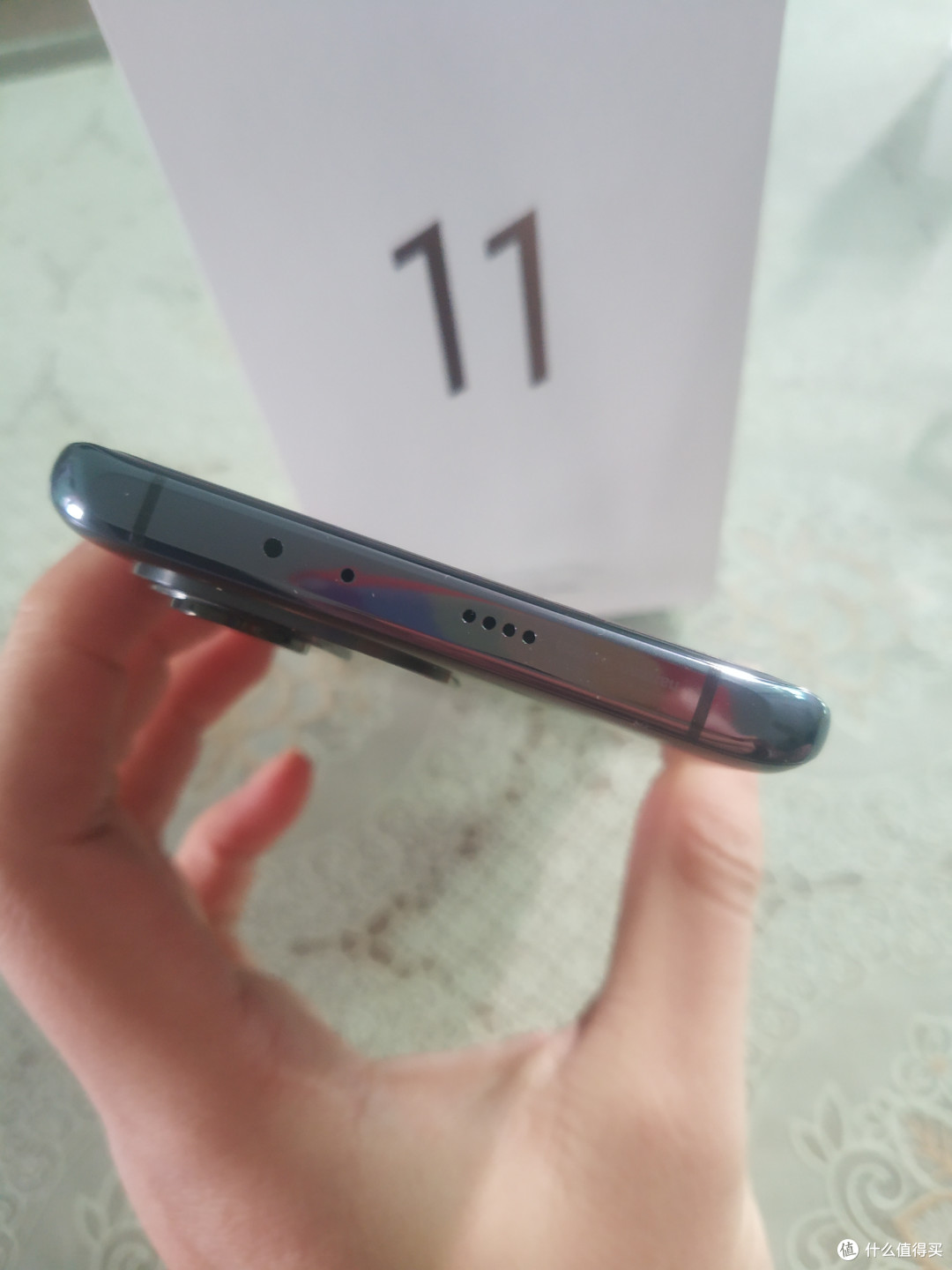小米11顶部