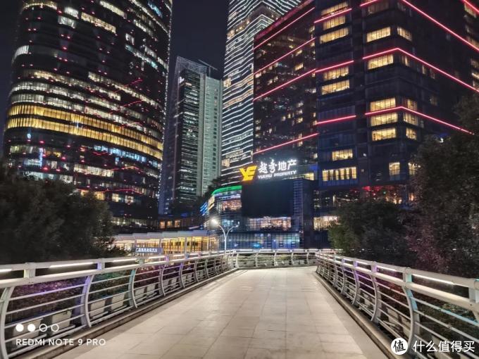 红米note9 pro的拍照绝对是它的最大卖点,它的主摄搭载一颗1.