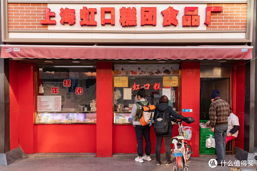 上海街头香喷喷的蛋卷，哪家最能打？