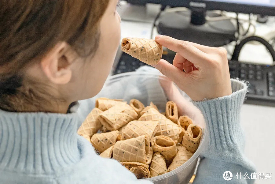 上海街头香喷喷的蛋卷，哪家最能打？