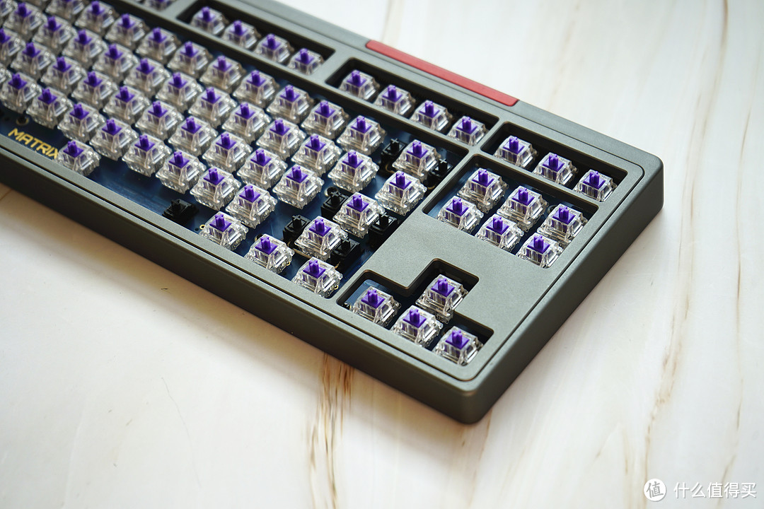灯条、无钢、可换上盖，入门级的M家套件一样精彩—Matrix Mona客制化键盘开箱展示