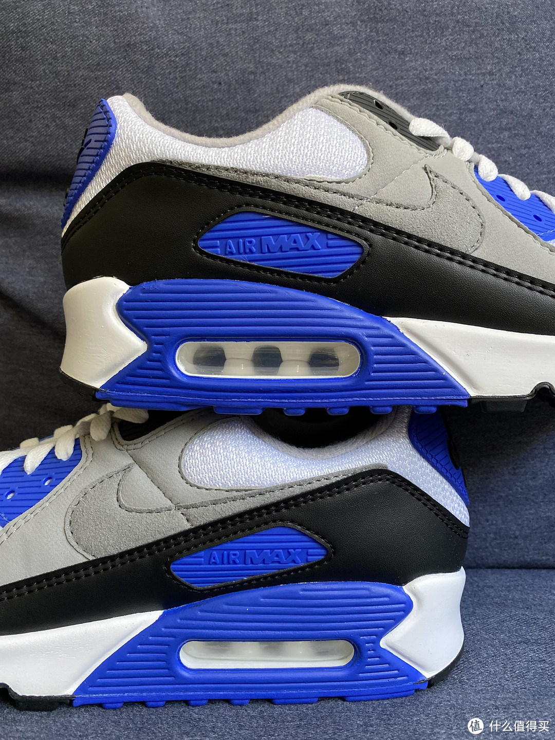 经典的NIKE AIR MAX 90气垫休闲鞋