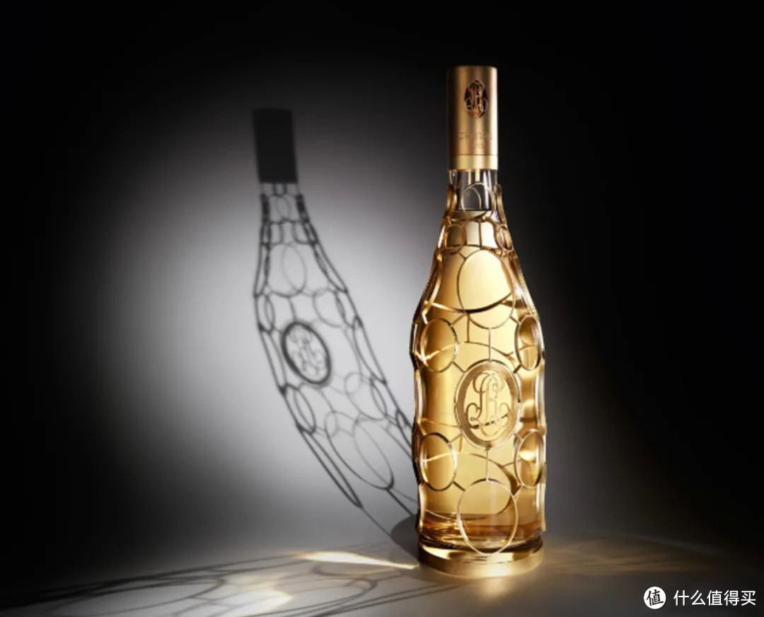▲ 金匠浮雕水晶香槟Cristal ‘Gold Medalion’ Orfevres Limited Edition