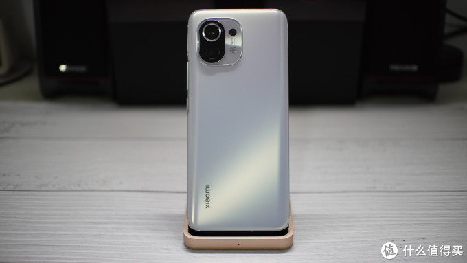 (小米11架上)(侧面展示)家里还有另外一个闪极的65w多口氮化镓,双c口