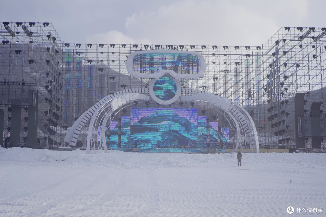 一边滑雪一边蹦迪